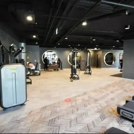 Live Lavishly Rent A Luxury With Top-notch Amenities In The 40+f Apartamento